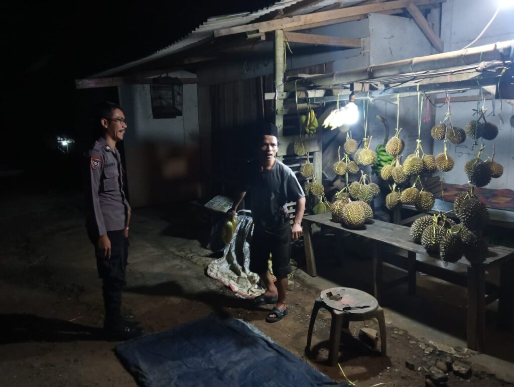 Polsek Mandalawangi Tingkatkan Patroli Mobile dan Sambang untuk Cegah Gangguan Kamtibmas dan Kejahatan 3C 3 WhatsApp Image 2024 05 23 at 00.50.03