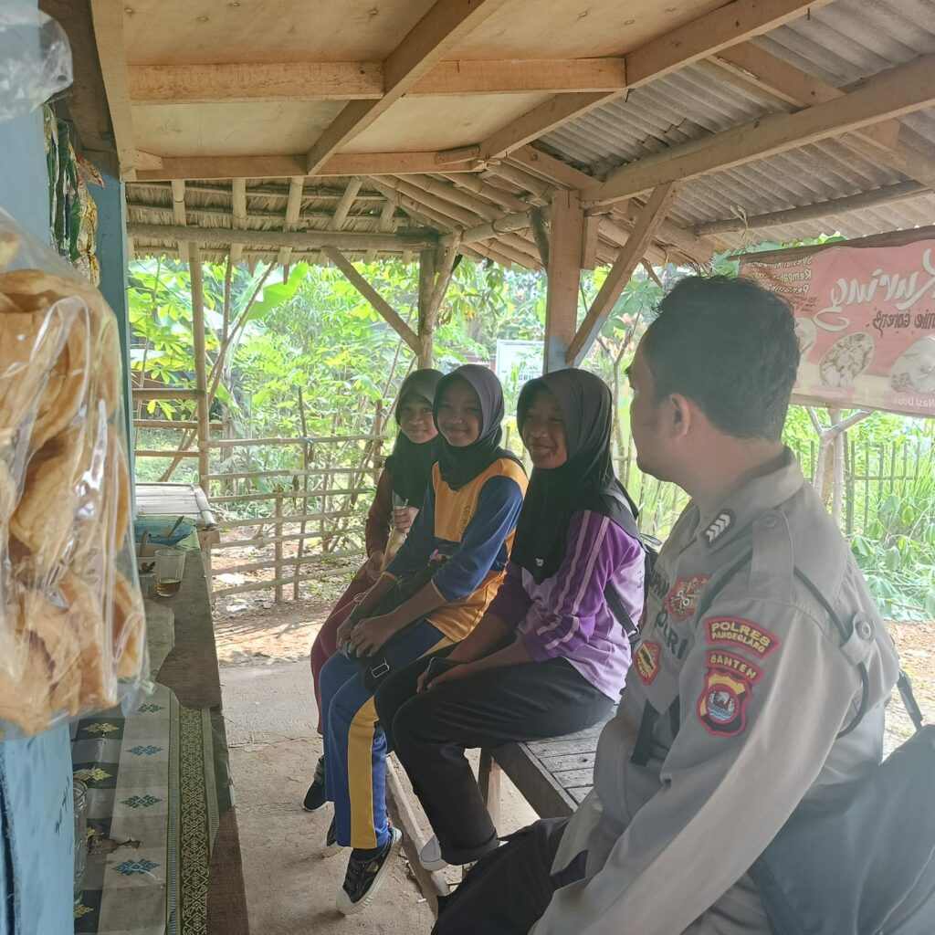 Polsek Picung Laksanakan Sambang DDS Upaya Ciptakan Kamtibmas Kondusif 4 WhatsApp Image 2024 05 23 at 01.13.58