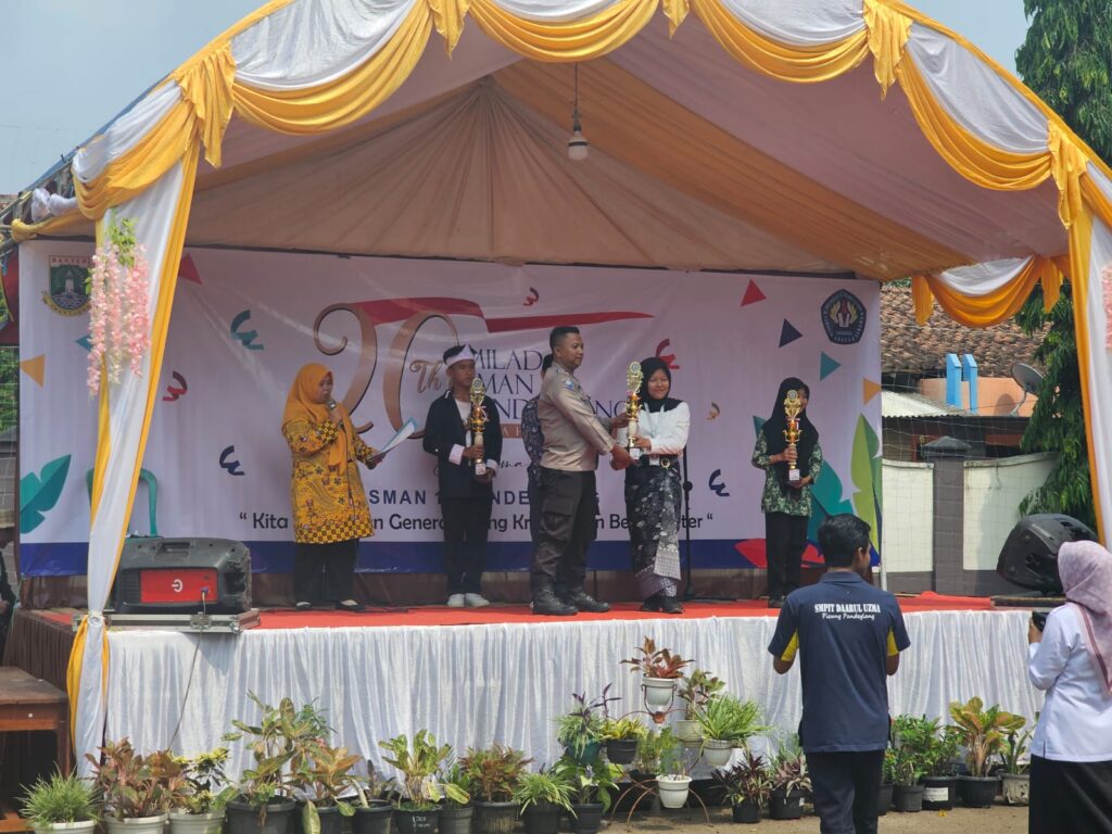 Bhabinkamtibmas Polsek Picung Hadiri Milad ke-20 SMA Negeri 12 Pandeglang 7 WhatsApp Image 2024 05 23 at 01.15.14