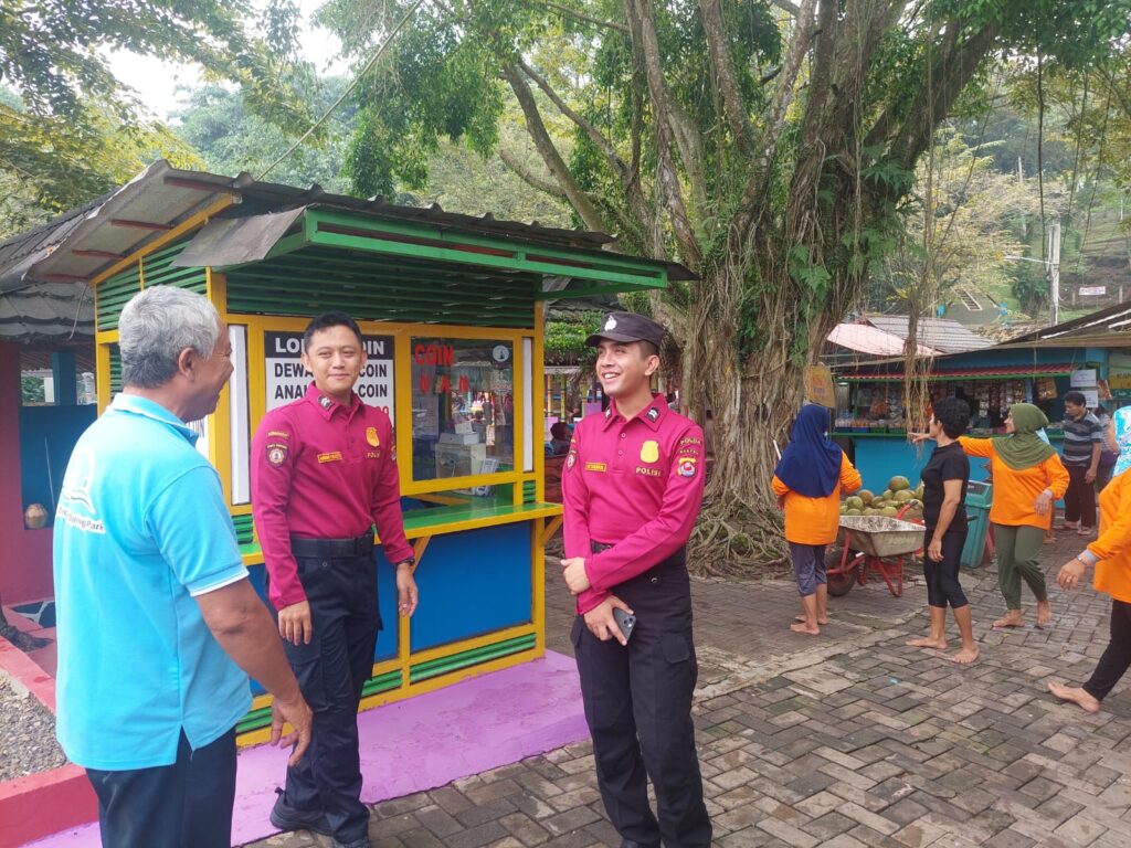 Satuan Pengamanan Objek Vital Polres Pandeglang Gelar Patroli di Objek Wisata Alam Selama Libur Panjang Hari Raya Waisak 10 WhatsApp Image 2024 05 23 at 11.46.55