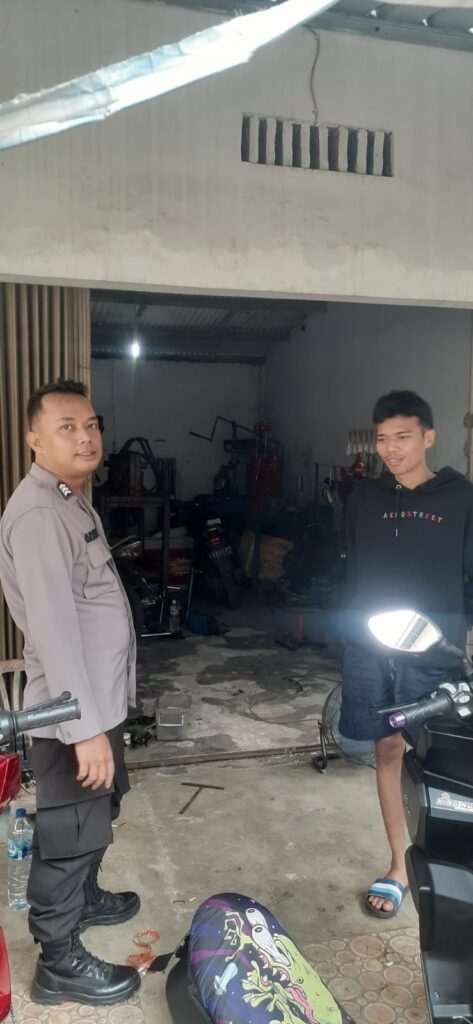 Bhabinkamtibmas Polsek Saketi Ajak Warga Wujudkan Kamtibmas Kondusif 6 WhatsApp Image 2024 05 23 at 22.04.00