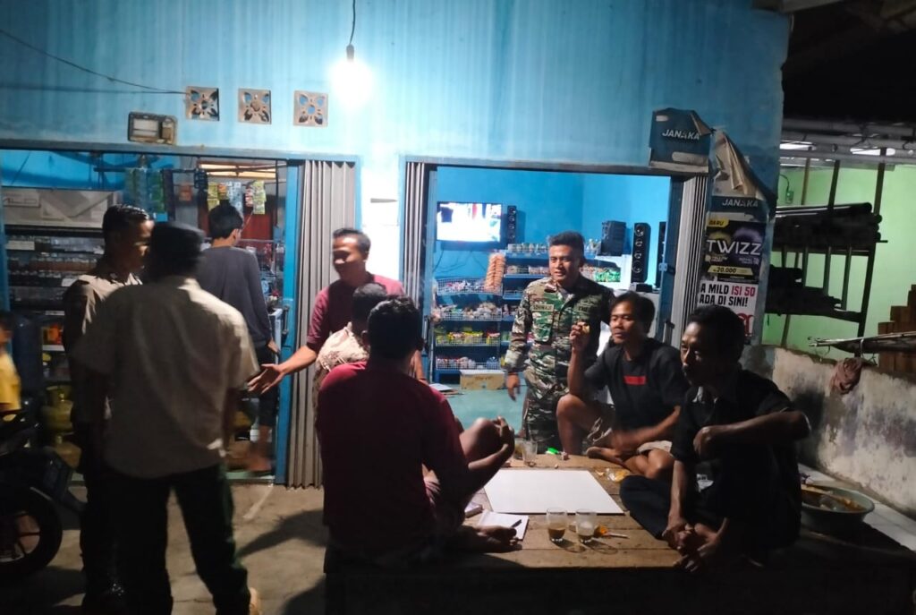 Anggota Piket Polsek Angsana Polres Pandeglang Dibantu Koramil Munjul-Angsana Laksanakan Patroli Dialogis Cegah Kriminalitas 3 WhatsApp Image 2024 05 26 at 20.54.41