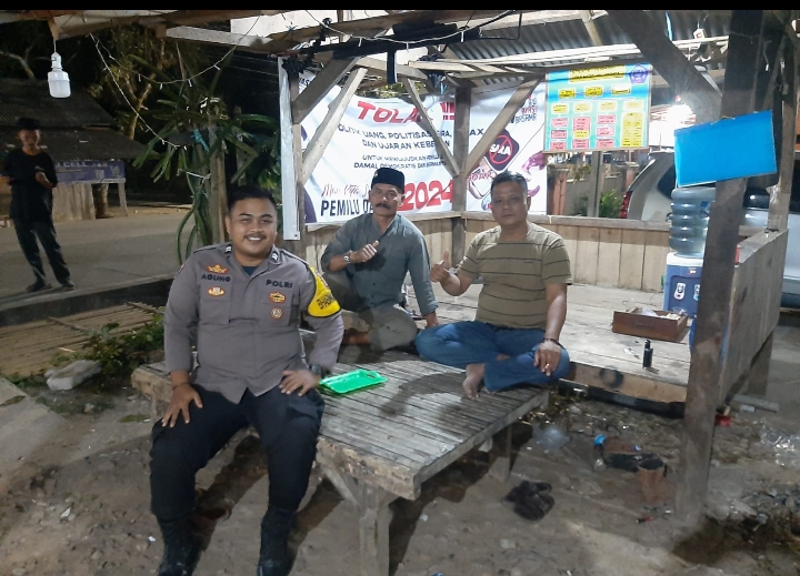 Anggota Bhabinkamtibmas Polsek Angsana Polres Pandeglang Sambangi Poskamling Desa Angsana dan Sisipkan Pesan Kamtibmas 6 WhatsApp Image 2024 05 26 at 21.08.16