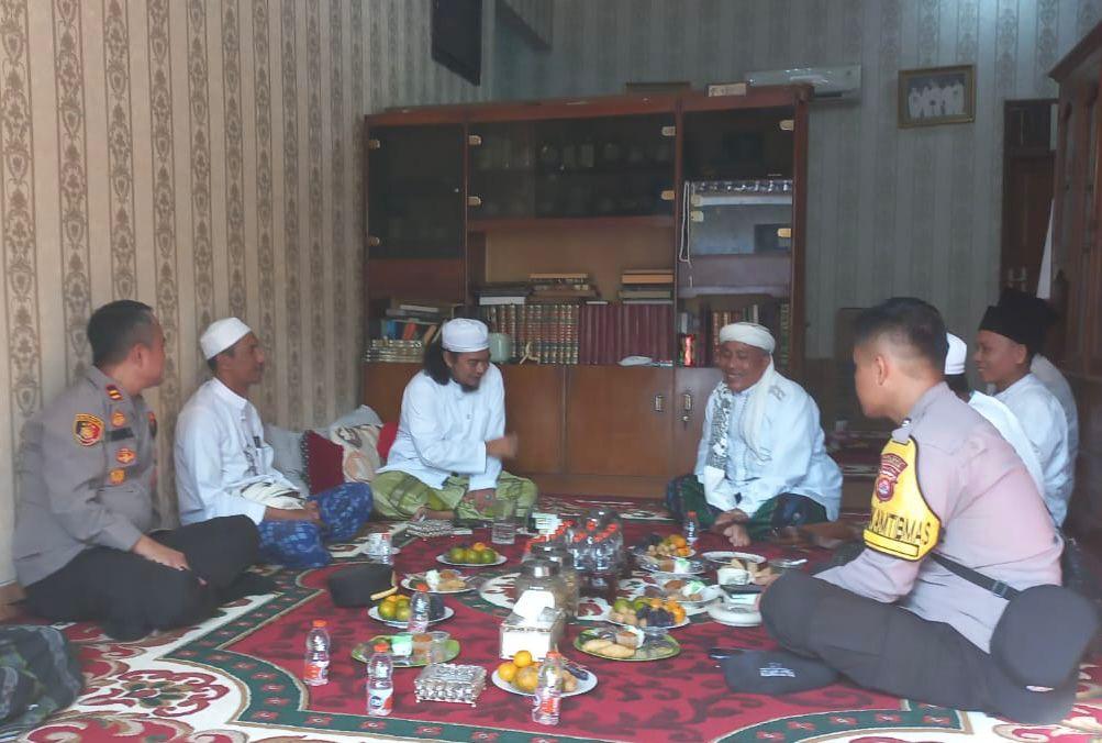 Kapolsek Cimanuk Bangun Hubungan Harmonis Dan Sinergis Dengan Tokoh Agama 2 WhatsApp Image 2024 05 26 at 23.19.31