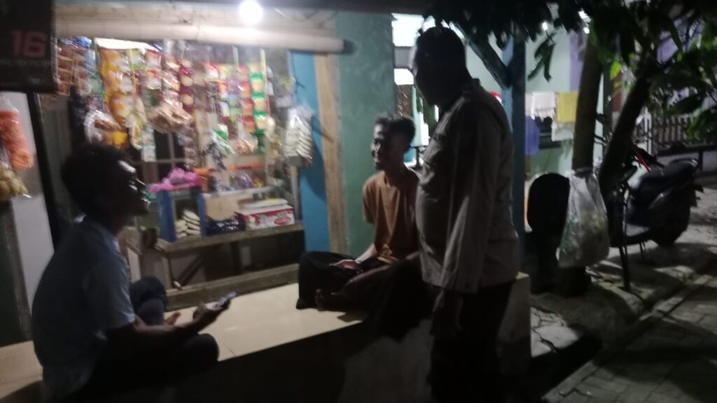 Polsek Carita Gencarkan Patroli Malam untuk Meningkatkan Kamtibmas 7 WhatsApp Image 2024 05 27 at 06.13.08