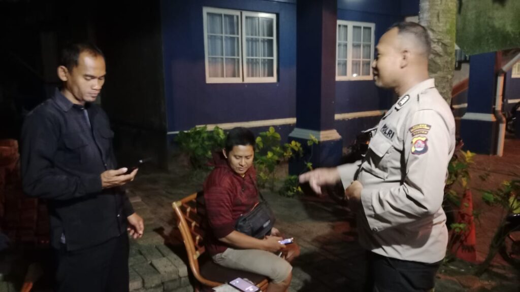 Bhabinkamtibmas Polsek Carita Himbau Masyarakat Carita untuk Tetap Waspada dalam Menjaga Kamtibmas 9 WhatsApp Image 2024 05 27 at 06.18.54