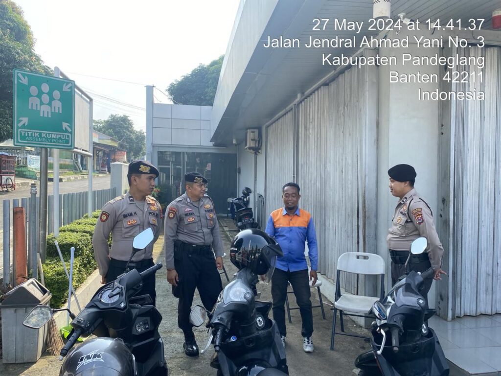 Sat Samapta Polres Pandeglang Gelar Patroli Dialogis, Sambangi Tukang Parkir dan Berikan Pesan Kamtibmas 4 WhatsApp Image 2024 05 27 at 19.08.15