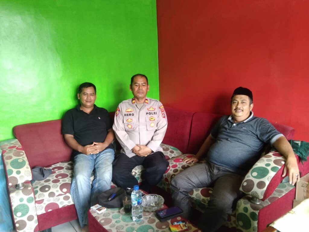 Silaturahmi Kapolsek Menes Polres Pandeglang dengan Kepala Desa Kananga dan Tokoh Pemuda 3 WhatsApp Image 2024 05 28 at 16.02.51