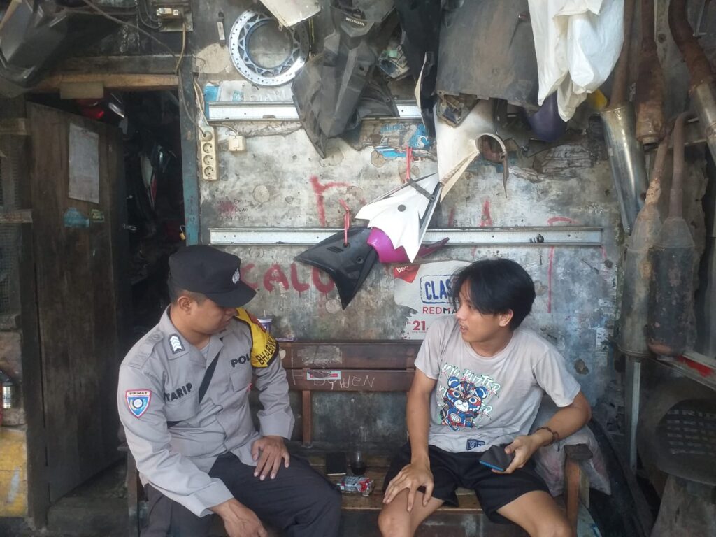 Polsek Menes Sambangi Bengkel Motor dan Himbau Pedagang Spare Part Bekas di Menes Pandeglang 8 WhatsApp Image 2024 05 28 at 19.05.57