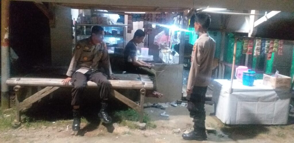 Kapolsek Angsana Polres Pandeglang Pimpin Patroli Dialogis di Desa Angsana 9 WhatsApp Image 2024 05 28 at 19.55.18