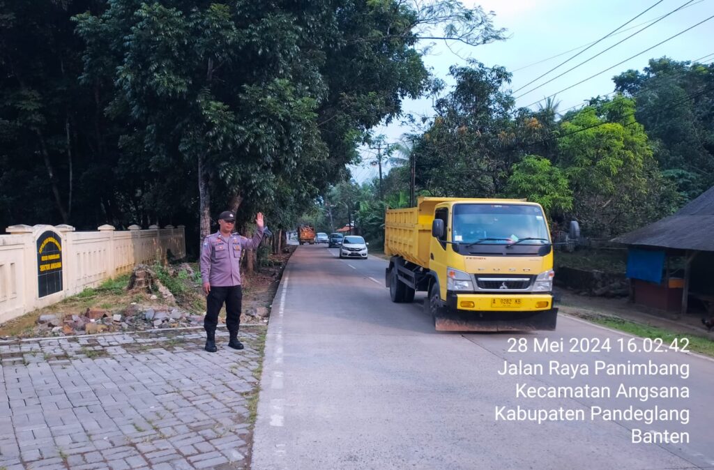 Anggota Piket Polsek Angsana Polres Pandeglang Laksanakan Strongpoint Sore 1 WhatsApp Image 2024 05 28 at 19.56.23