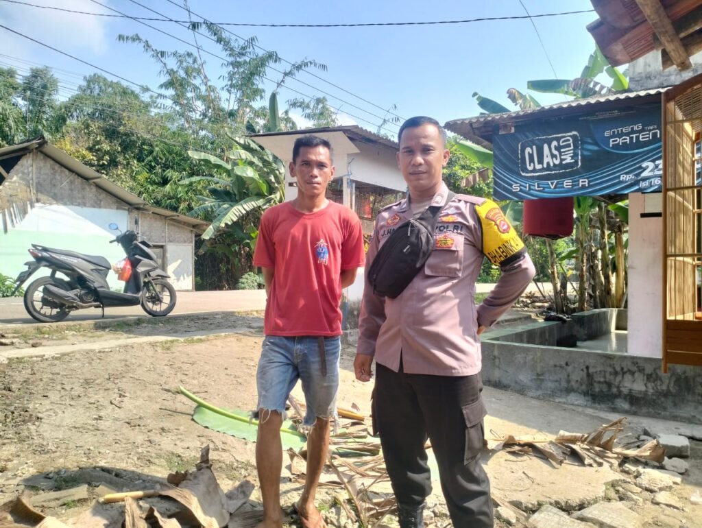 Bhabinkamtibmas Polsek Angsana Polres Pandeglang Melaksanakan Sambang di Desa Karangsari 3 WhatsApp Image 2024 05 28 at 19.56.37