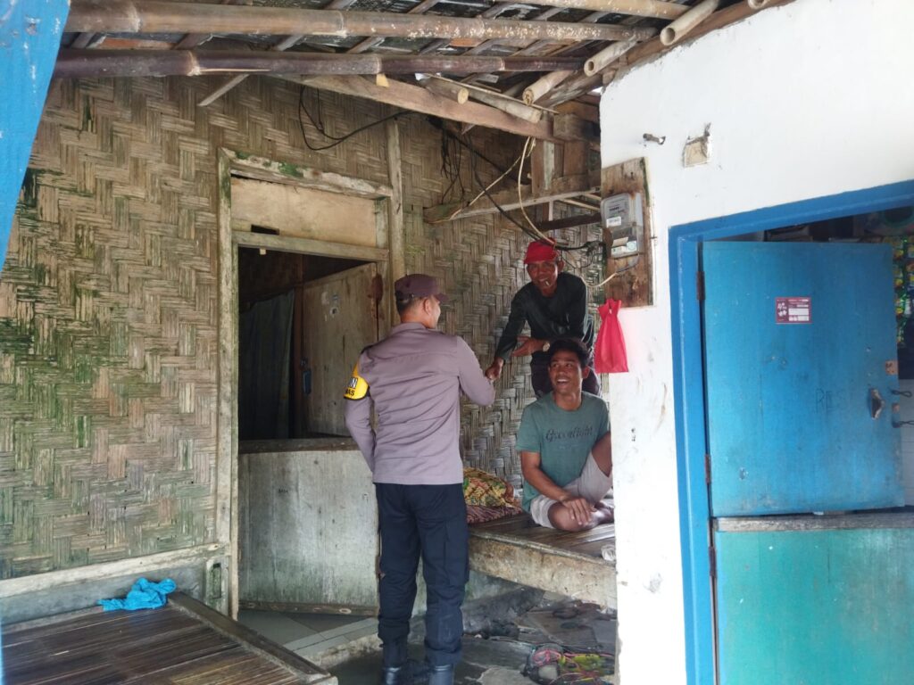 Cegah Gangguan Kamtibmas dan Antisipasi C3 Polsek Cimanggu Lakukan Patroli Malam 8 WhatsApp Image 2024 05 29 at 00.32.39