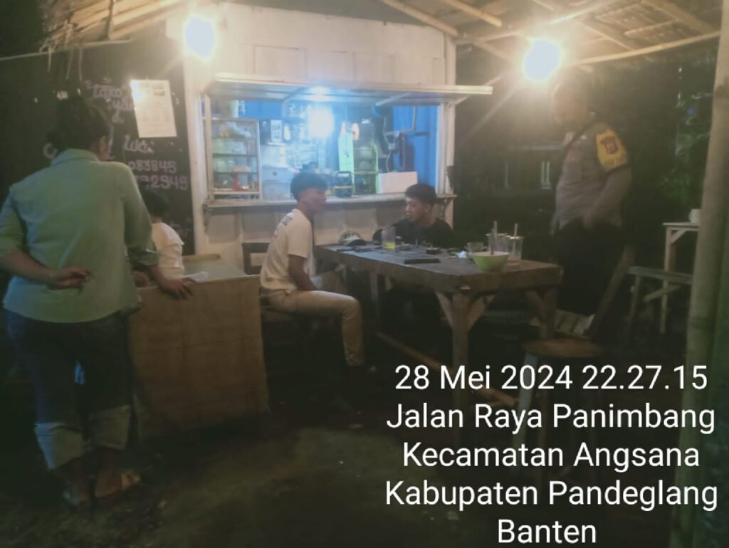Sambangi Pemuda Desa Cikayas, Bhabinkamtibmas Polsek Angsana Polres Pandeglang Sampaikan Pesan tentang Bahaya Tawuran 2 WhatsApp Image 2024 05 29 at 21.13.51