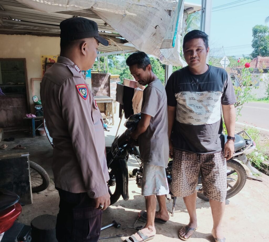 Edukasi Media Sosial, Bhabinkamtibmas Polsek Cimanggu Sambangi Warga Binaan 2 WhatsApp Image 2024 05 29 at 22.28.26