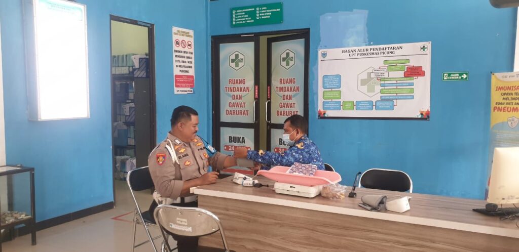 Polsek Picung Sambangi Puskesmas Picung, Sampaikan Himbauan Kamtibmas 7 WhatsApp Image 2024 05 30 at 02.53.11