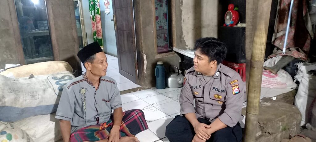 Bhabinkamtibmas Polsek Picung Bripka Dede Supriyadi Laksanakan Sambang Warga Desa Kolelet 9 WhatsApp Image 2024 05 30 at 02.53.32