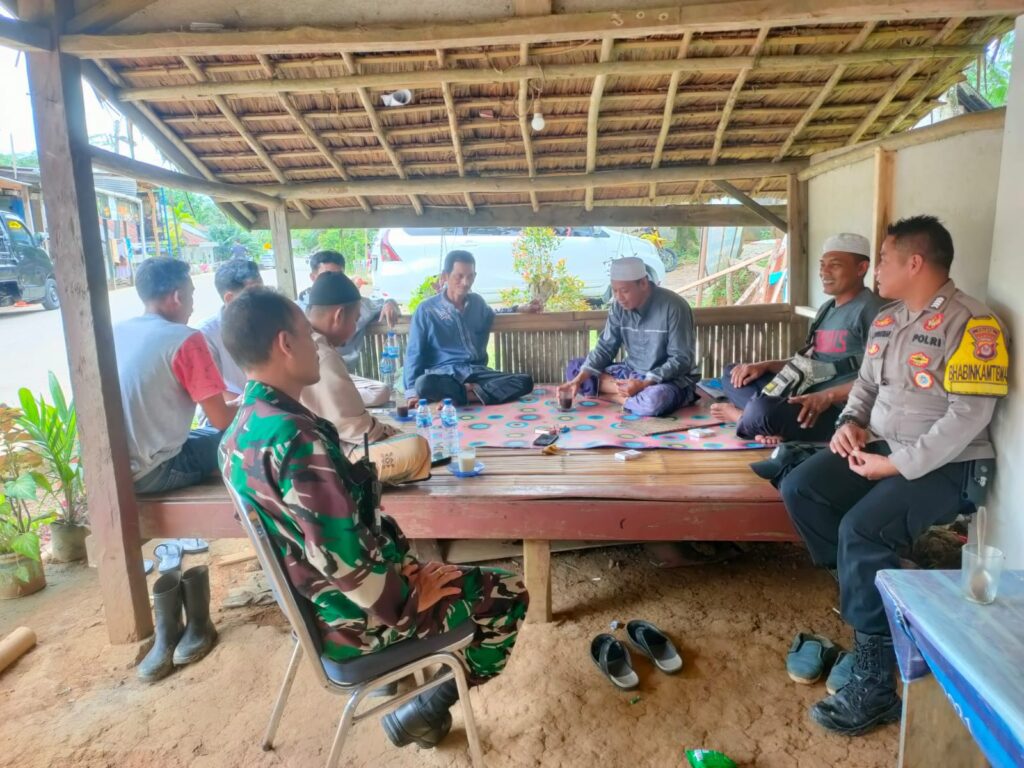 Polsek Munjul Patroli dan Sambangi Tokoh Agama, Himbau Bahaya Pinjol dan Judi Online 7 WhatsApp Image 2024 05 30 at 14.26.09