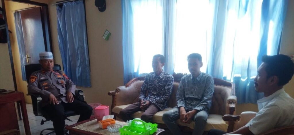 Kapolsek Sumur IPTU Suhendi Terima Kunjungan Masyarakat dan Gelar Jum'at Curhat 10 IMG 20240601 WA0054