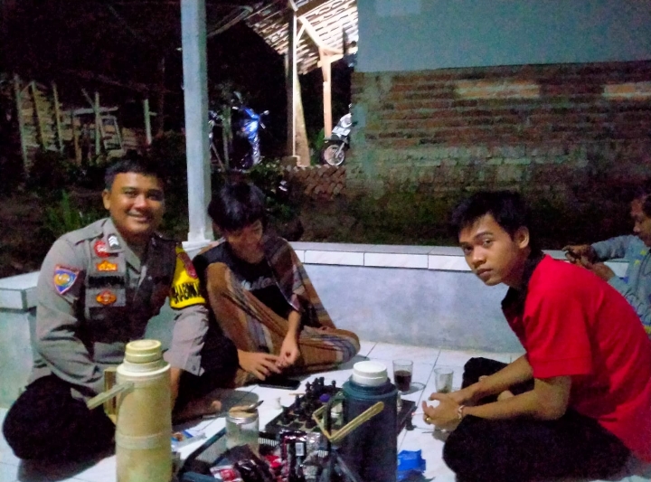 Bhabinkamtibmas Polsek Angsana Polres Pandeglang Sambangi Masyarakat Desa Padaherang 9 IMG 20240601 WA0057