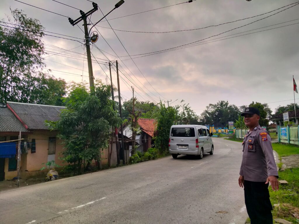 Anggota Piket Polsek Angsana Polres Pandeglang Laksanakan Gatur Lalin Pagi 8 IMG 20240601 WA0058