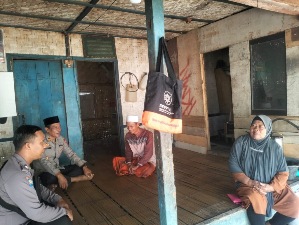 Kapolsek Angsana Polres Pandeglang Laksanakan Kunjungan ke Pondok Pesantren Al-Wasilah di Kp. Cikayas Desa Cikayas Kec. Angsana 3 IMG 20240601 WA0063