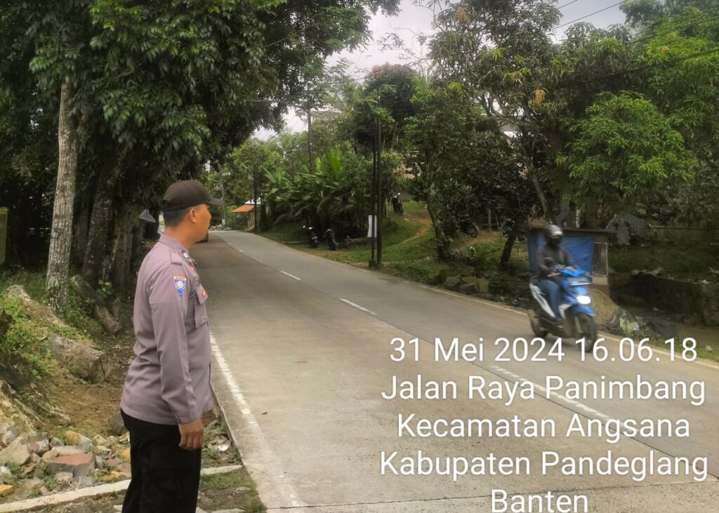 Anggota Piket Polsek Angsana Polres Pandeglang Laksanakan Gatur Lalin Pagi 2 IMG 20240601 WA0064