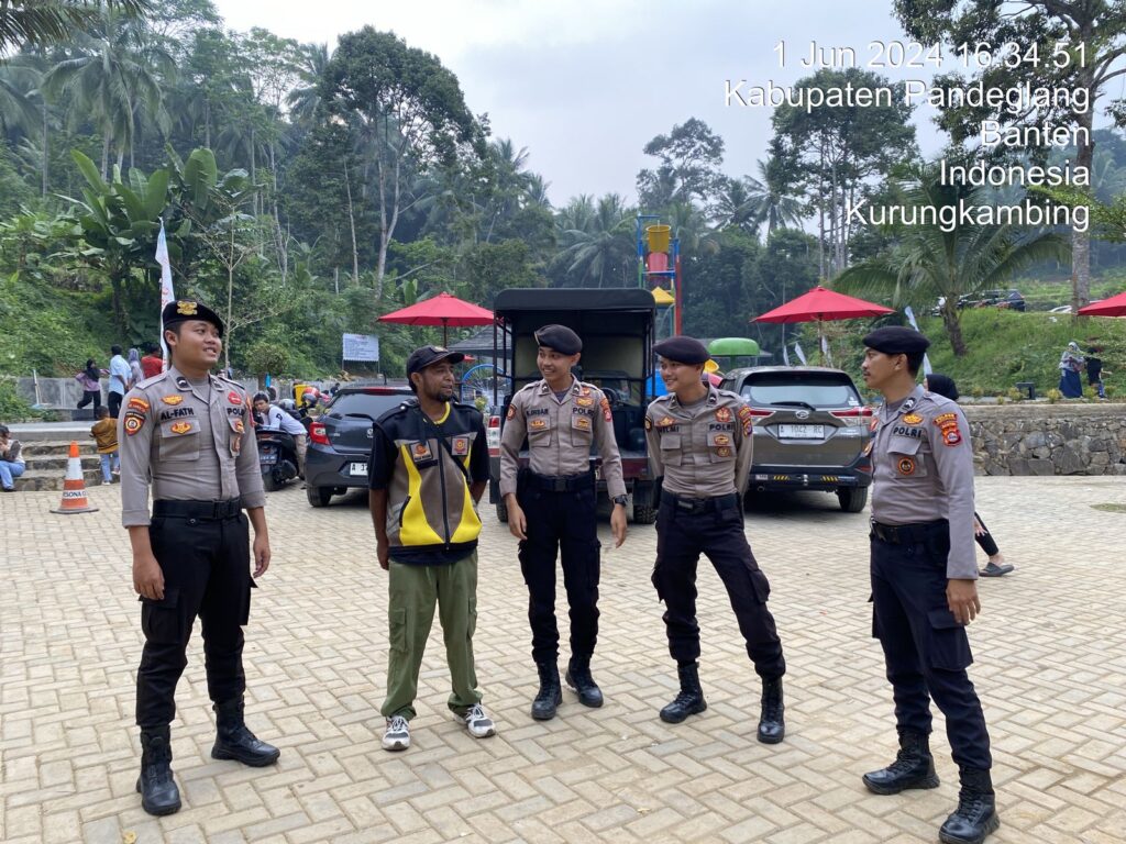 Sat Samapta Polres Pandeglang Sambangi Obyek Wisata untuk Berikan Edukasi kepada Juru Parkir 1 IMG 20240601 WA0080