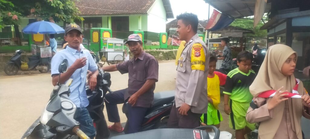 Sambang Pangkalan Ojek, Bhabinkamtibmas Polsek Saketi Sampaikan Himbauan Kamtibmas 5 IMG 20240601 WA0086