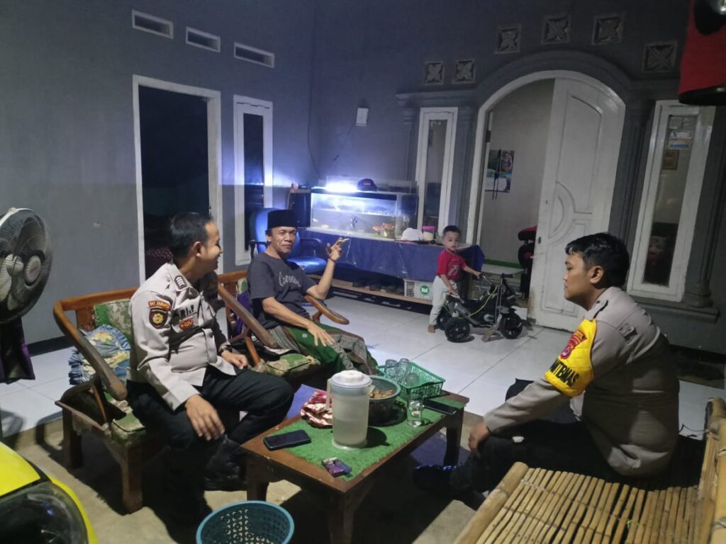 Bhabinkamtibmas Polsek Bojong Polres Pandeglang Sambangi Warga Binaan untuk Berikan Pesan Kamtibmas 5 IMG 20240602 WA0005