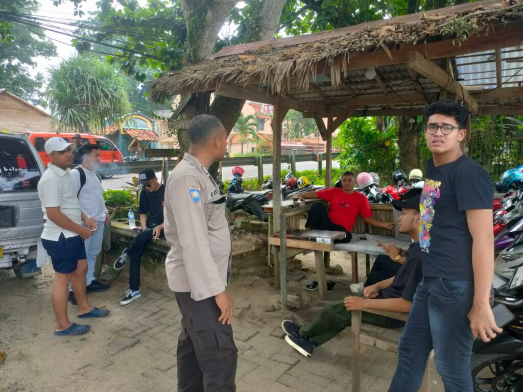 Patroli dan Himbauan Kepada Penjaga Parkir di Pantai Carita oleh Kanit Binmas Polsek Carita 6 IMG 20240602 WA0026