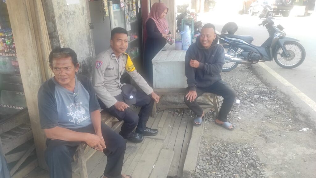 Patroli Dialogis Polsek Cibaliung Ciptakan Rasa Aman dan Nyaman Bagi Masyarakat 6 IMG 20240602 WA0074