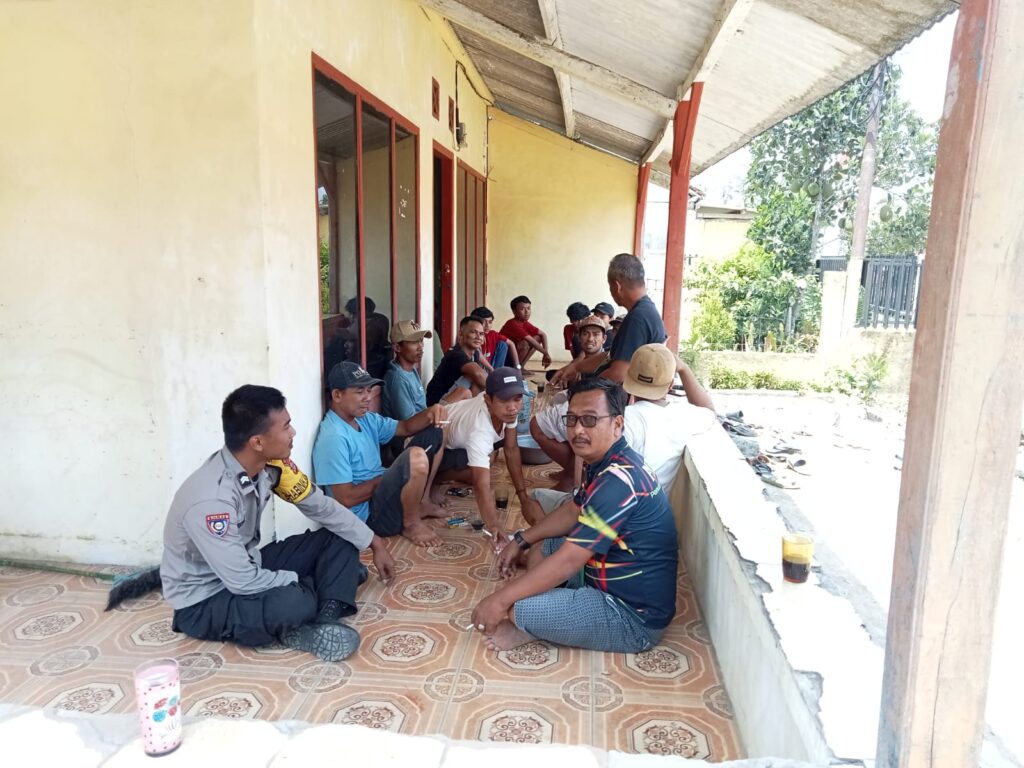 Patroli Dialogis Polsek Cibaliung Ciptakan Rasa Aman dan Nyaman Bagi Masyarakat 3 IMG 20240602 WA0077