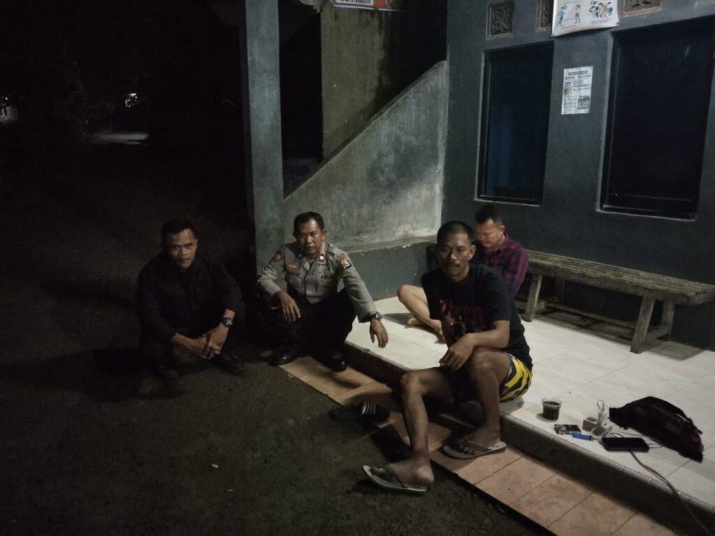 Patroli Polsek Cadasari Menyapa Warga Masyarakat Ciinjuk 4 IMG 20240604 WA0022