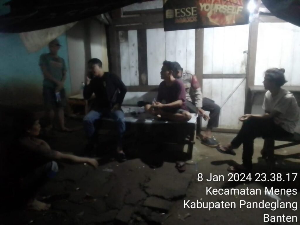 Sebagai Upaya Menjaga Kamtibmas, Polsek Menes Beri Himbauan Kepada Pemuda yang Nongkrong 7 IMG 20240609 WA0038