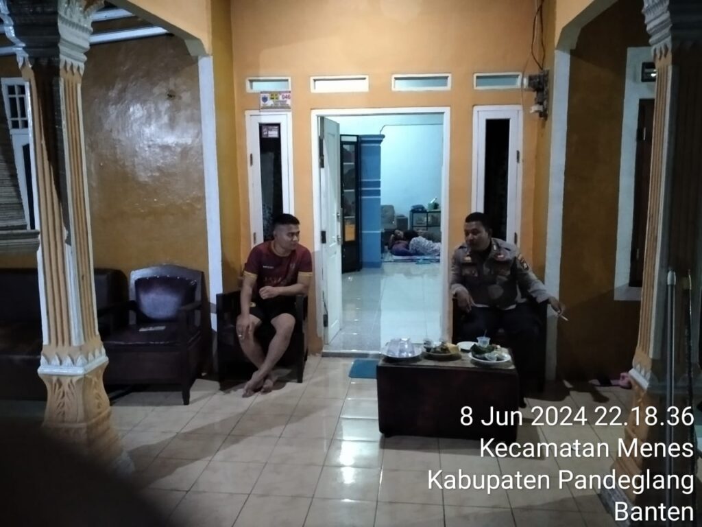 Polsek Menes Polres Pandeglang Gelar Patroli Dialogis dan Sambang Malam di Pemukiman Warga 5 IMG 20240609 WA0040