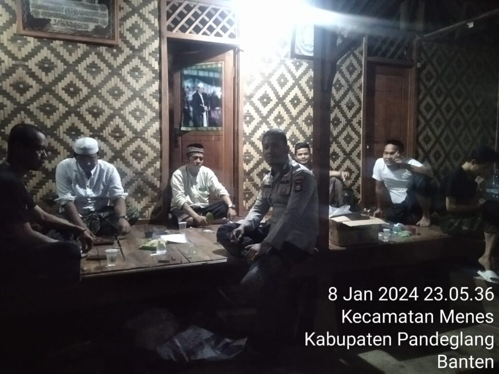 Polsek Menes Polres Pandeglang Gelar Patroli Malam dan Sambang Masyarakat 4 IMG 20240609 WA0041