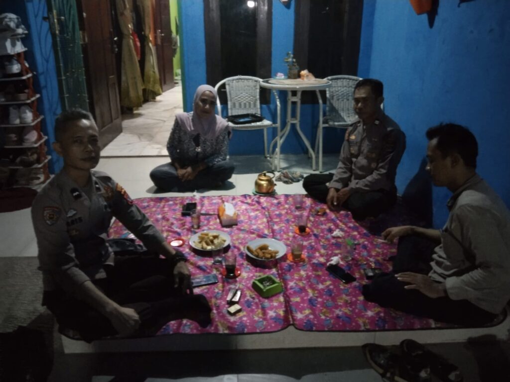 Polsek Cadasari Laksanakan Patroli dan Silaturahmi ke Rumah Warga di Desa Tapos 2 WhatsApp Image 2024 06 12 at 09.51.12