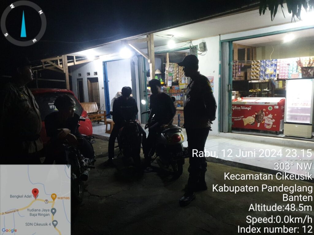 Polsek Cikeusik Polres Pandeglang Rutin Laksanakan Patroli Malam untuk Menjaga Keamanan Masyarakat 10 WhatsApp Image 2024 06 13 at 05.22.57