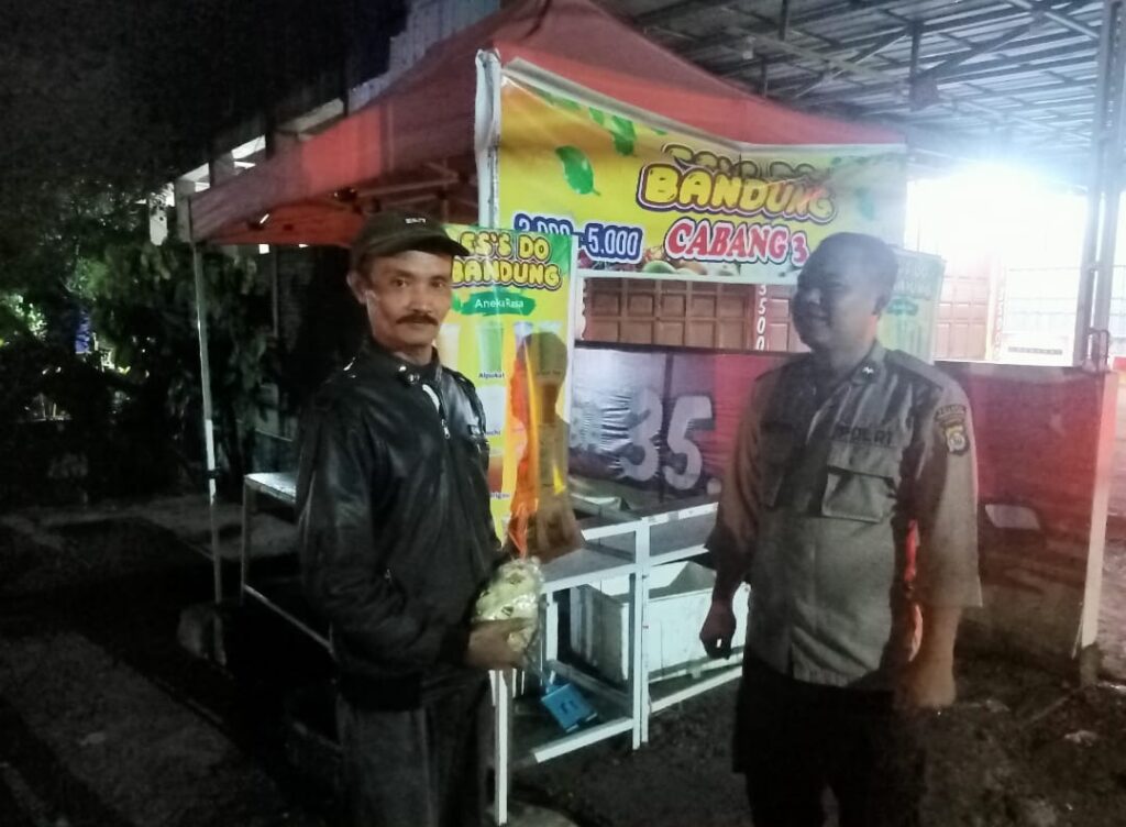 Patroli Polsek Cadasari Berikan Himbauan kepada Warga di Malam Hari 6 WhatsApp Image 2024 06 13 at 09.26.24