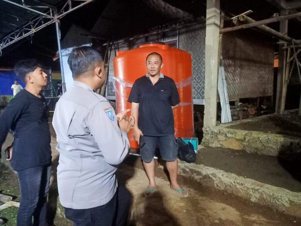 Bhabinkamtibmas Polsek Cadasari Melaksanakan Sambang Warga di Kampung Cigadung 4 WhatsApp Image 2024 06 14 at 07.47.52