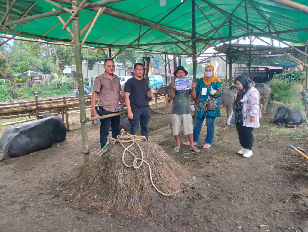 Polsek Menes Pandeglang Pastikan Hewan Kurban Aman dan Sehat 10 WhatsApp Image 2024 06 14 at 19.09.23