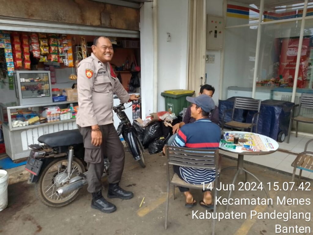 Polsek Menes Gelar Patroli Dialogis dan Himbauan Kamtibmas di Wilayah Kecamatan Menes 4 WhatsApp Image 2024 06 14 at 19.29.39