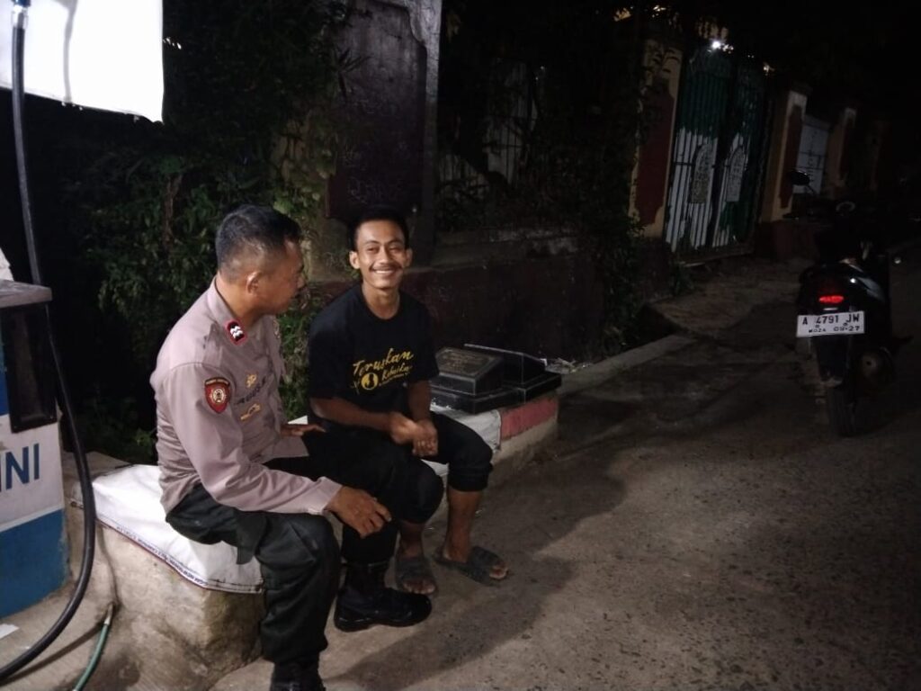 Patroli Polsek Cadasari Meningkatkan Keamanan Warga di Malam Hari 7 WhatsApp Image 2024 06 16 at 09.03.34