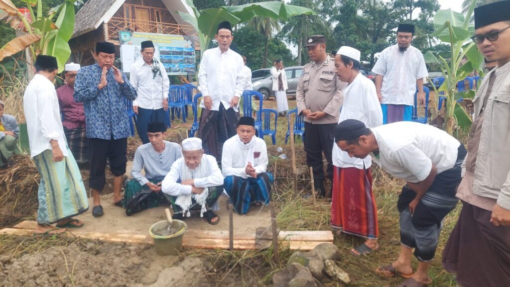 Personil Polsek Carita Hadiri Acara Peletakan Batu Pertama Yayasan Perguruan Malnu Pondok Pesantren Malnu Darussalam Mataram 4 WhatsApp Image 2024 06 16 at 12.40.00