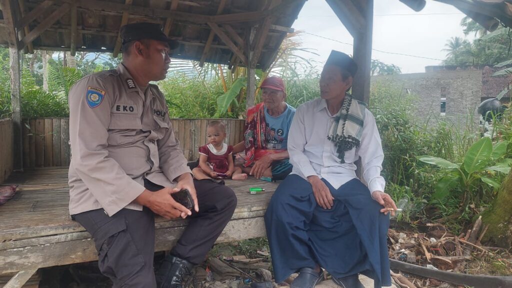 Polsek Carita Polres Pandeglang Aktif Jalin Komunikasi dengan Tokoh Agama 3 WhatsApp Image 2024 06 16 at 12.46.04