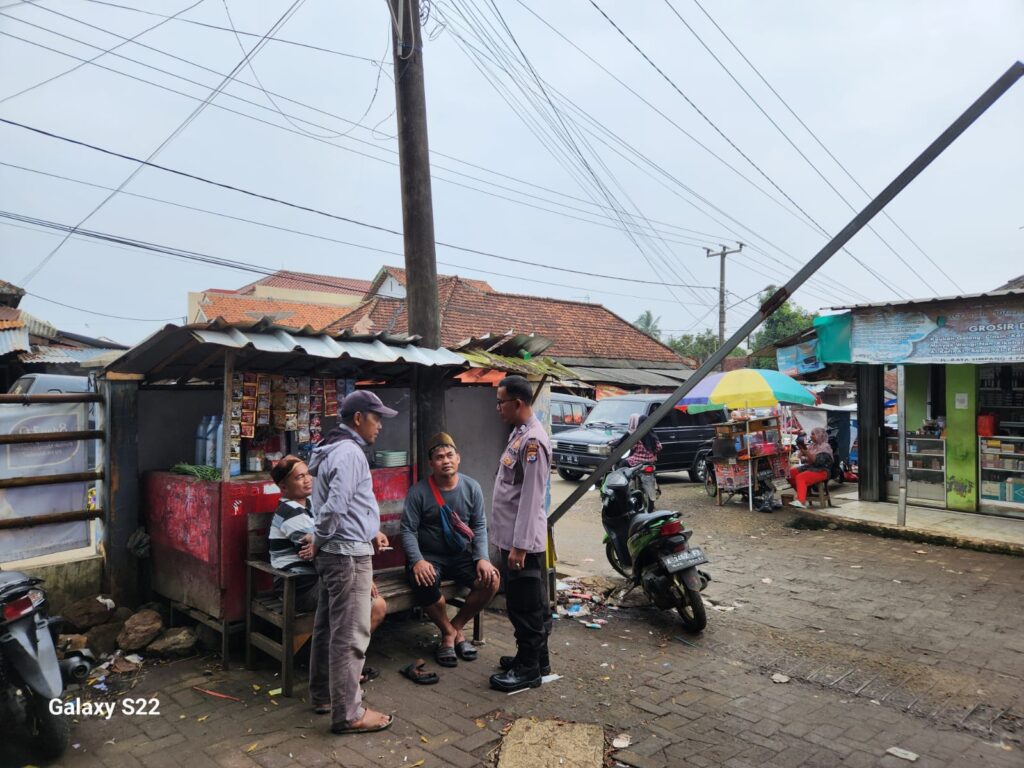 Polsek Menes Gelar Patroli dan Himbauan Kamtibmas di Warung Kopi Area Pasar Menes 8 WhatsApp Image 2024 06 16 at 16.05.22