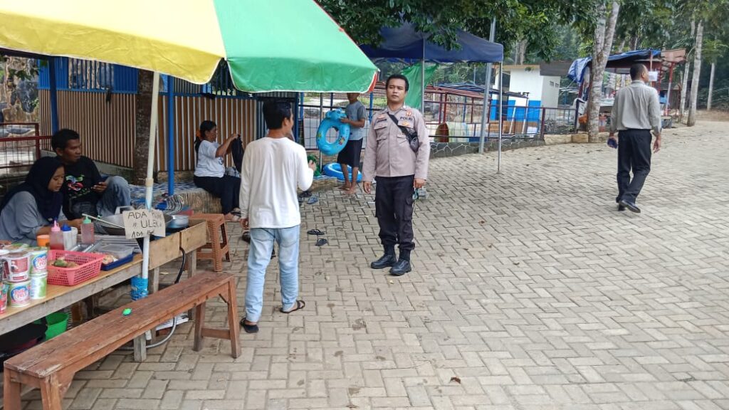 Polsek Menes Polres Pandeglang Gelar Himbauan Kamtibmas Kepada Penjual Makanan di Kolam Renang 4 WhatsApp Image 2024 06 16 at 16.24.35