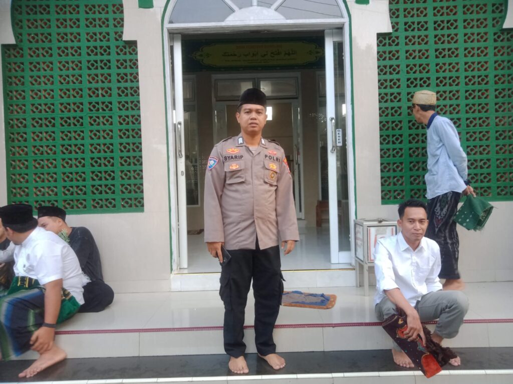 Polsek Menes Polres Pandeglang Amankan Pelaksanaan Shalat Idul Adha di Masjid Amalussolihin Kadu Bangkong 7 WhatsApp Image 2024 06 17 at 11.55.14