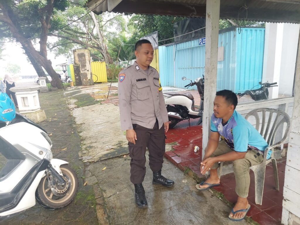 Personil Polsek Carita Melaksanakan Patroli Wisata dan Berbincang dengan Pengelola Pantai 5 WhatsApp Image 2024 06 17 at 19.03.38